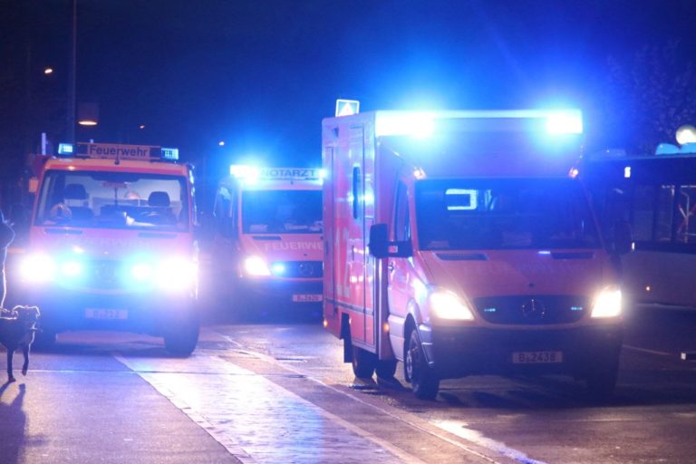 Update Nach Messer-Attacke Auf U-Bahnhof – Tatverdächtige Hatte Messer ...